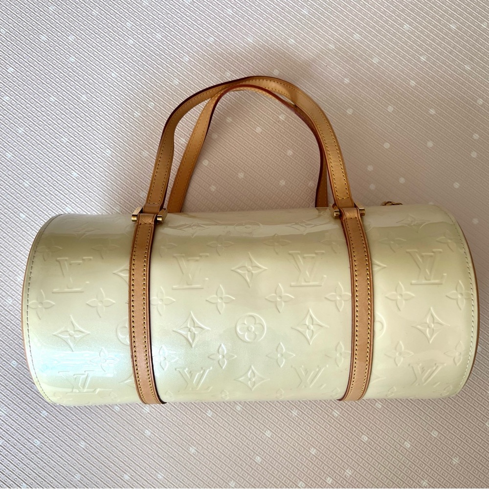 Louis Vuitton Bedford Vernis Monogram Handbag (Perle)